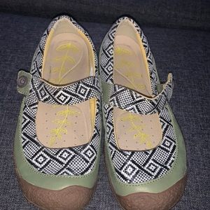 KEEN Women's black/green Harvest Round Toe Mary Janes Size 7.5